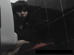 Cámara oculta bella chica vietnam en inodoro