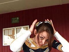 Luis de Cheerleader en keds zapatillas y calcetines blancos