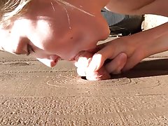 Rubia amateur al aire libre Gloria agujero