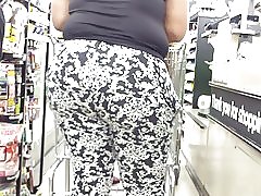 Culo de país zangolotean en el almacén del dólar.