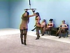 Femdom azotes en ropa interior (sujetador y fullback pantys)