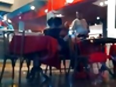 Sexo en público en restaurante